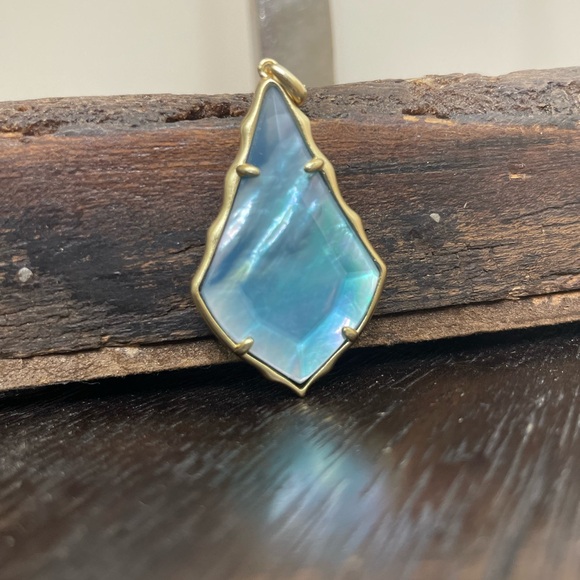 NWT Kendra Scott Teal Illusion Alex Fauceted Necklace! - Picture 3 of 5